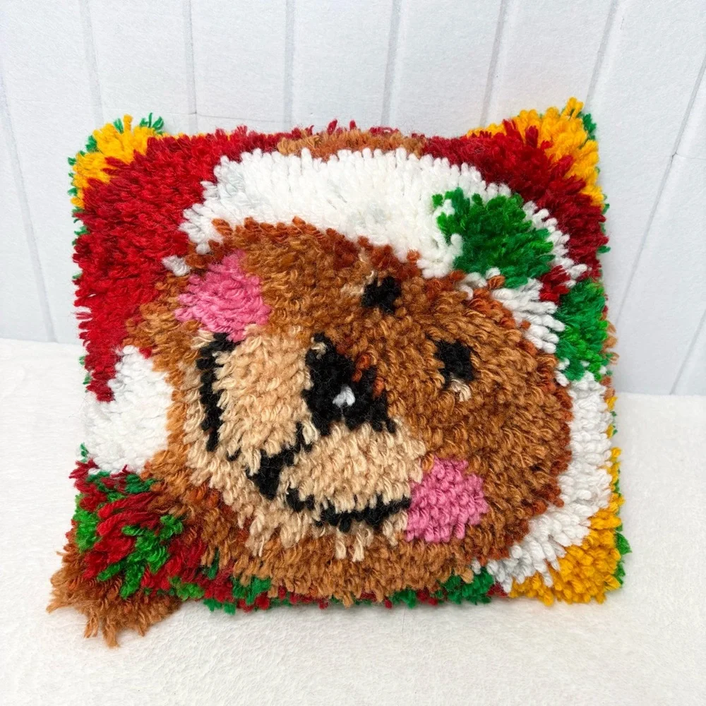 Caron International Vintage‎ Christmas Jingle Bear Latch Hook Pillow
